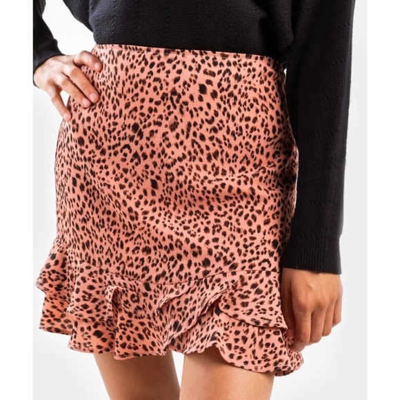 Francesca’s NWT Tiereddrop Rose Leopard Print Women’s Size L Lined Mini Skirt - Picture 1 of 16